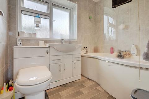 73 Bardfield, Basildon, SS16 4JW