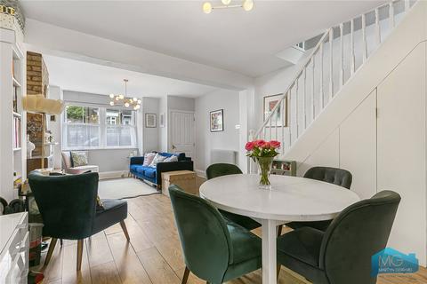 21 Brunswick Crescent, London, N11 1EE