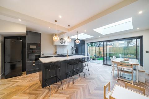 26 Waldron Road, London, SW18 3TE