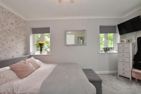 1 bedroom end of terrace house for sale, Copperfields, Laindon, Basildon, Essex