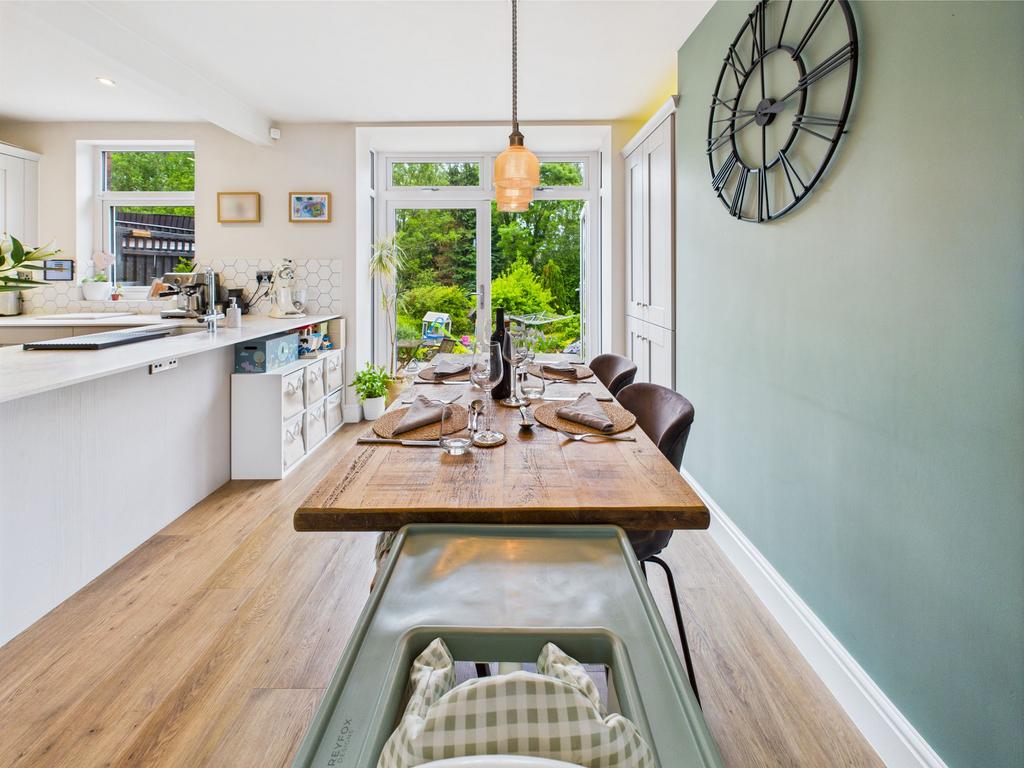 Kitchen /Dining