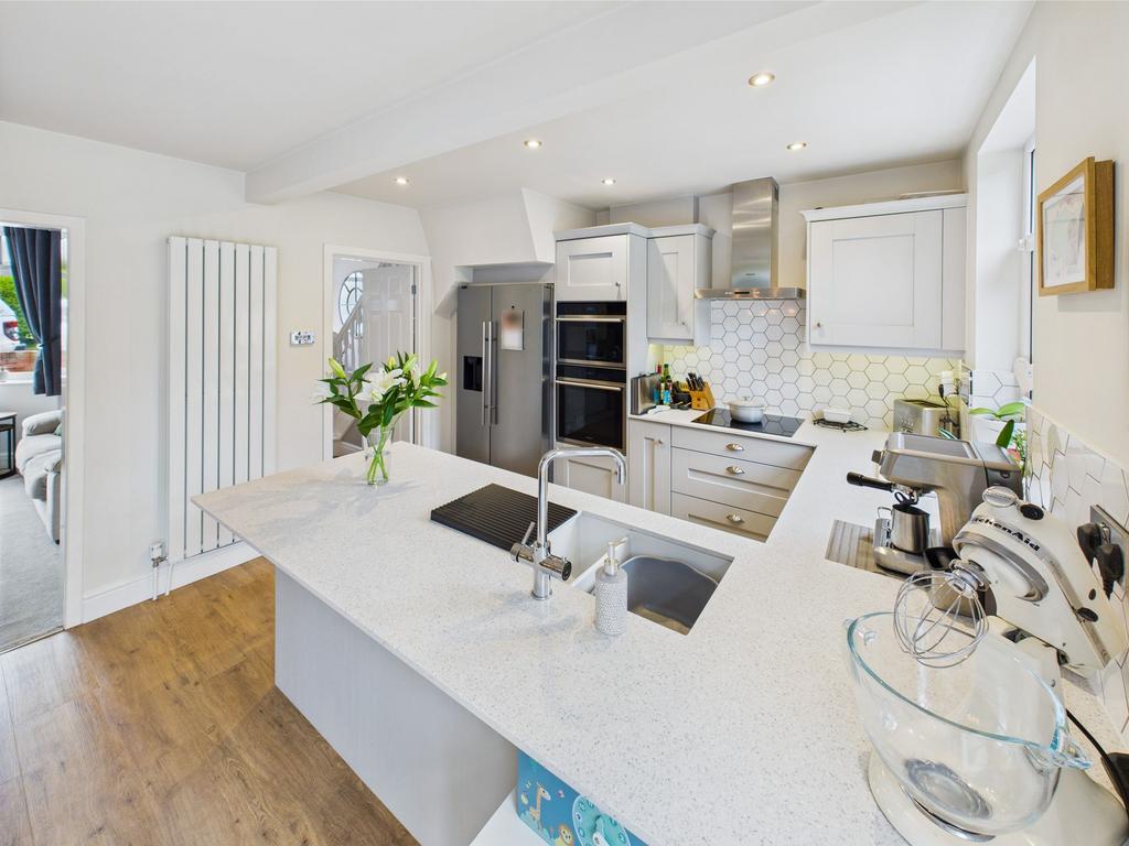 Kitchen /Dining