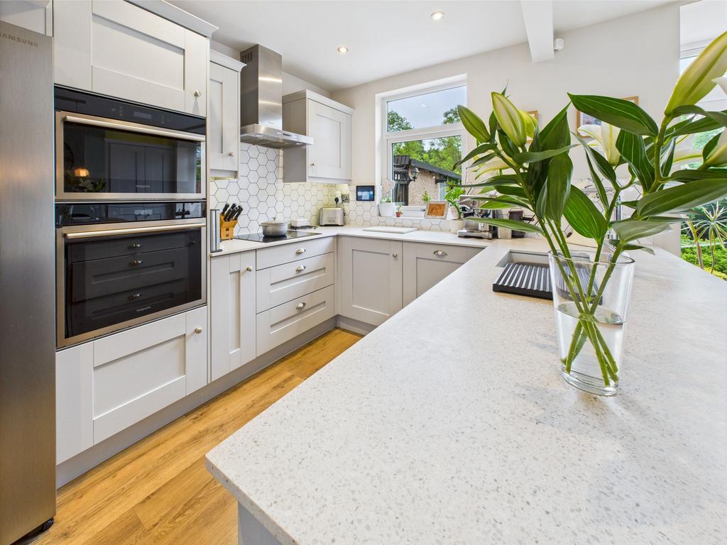 Kitchen /Dining