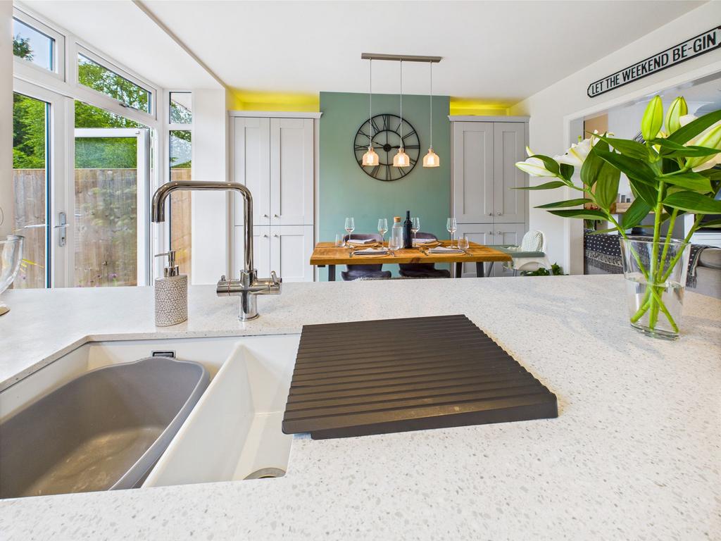 Kitchen /Dining