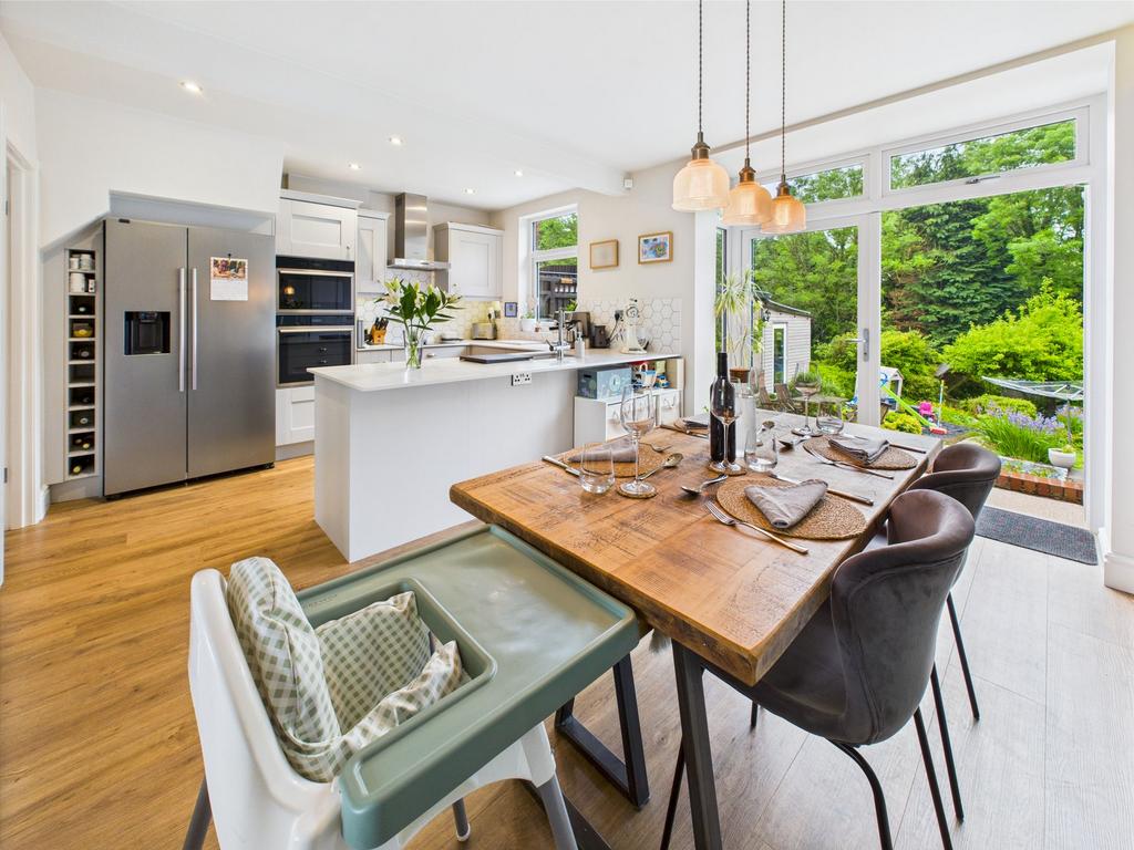 Kitchen /Dining