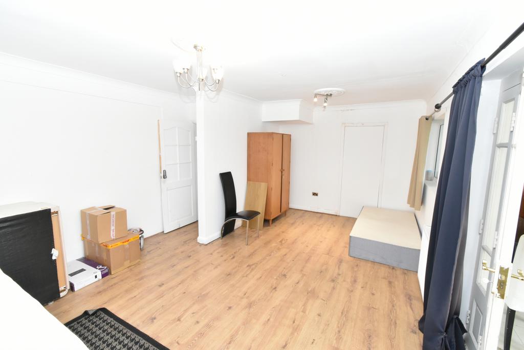 Extra Large Room for Rent – Belvue Road, Northo
