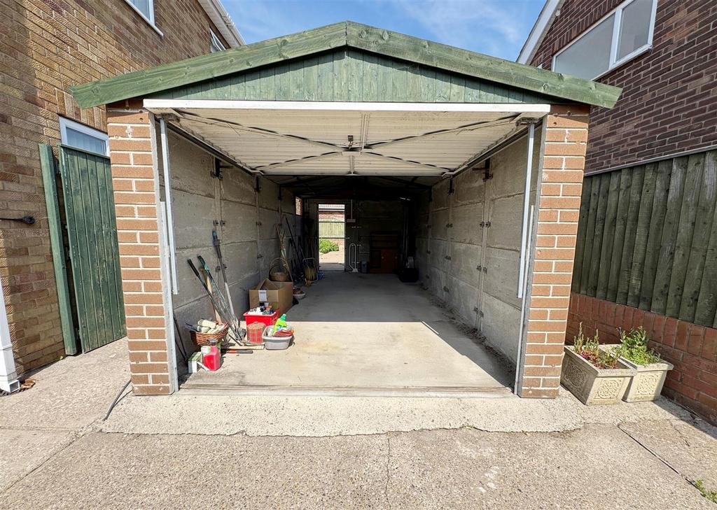 Detached garage