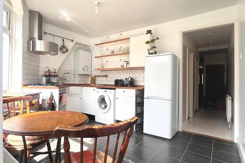 2 bedroom flat to rent, Gainsborough Avenue, Manor Park, London