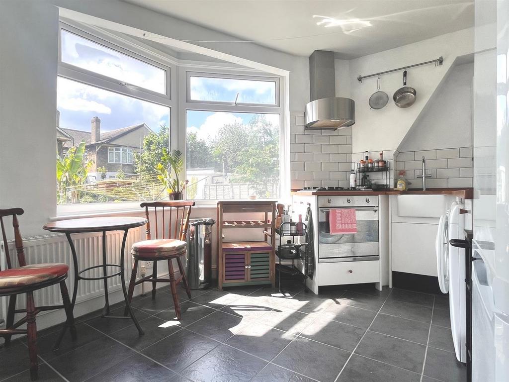 Kitchen2.jpg