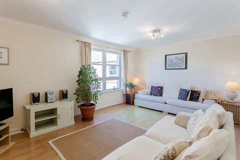 2/8 Blandfield, Edinburgh, EH7 4QJ