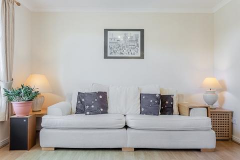 2/8 Blandfield, Edinburgh, EH7 4QJ