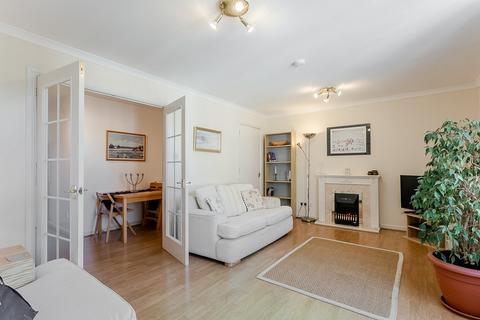 2/8 Blandfield, Edinburgh, EH7 4QJ