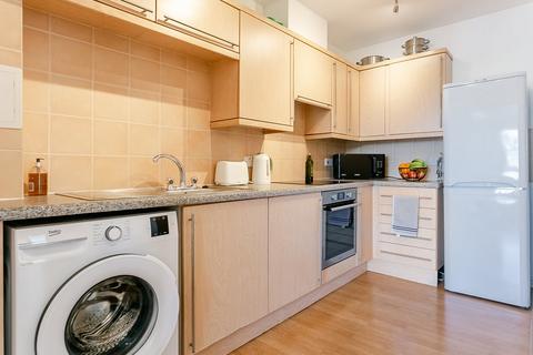 2/8 Blandfield, Edinburgh, EH7 4QJ