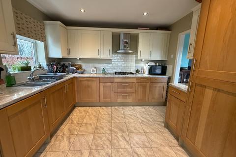 9 Chalton Heights, Chalton, Luton, LU4 9UF