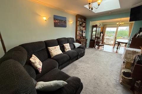 9 Chalton Heights, Chalton, Luton, LU4 9UF