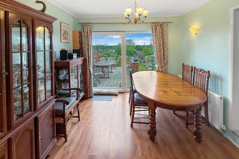 9 Chalton Heights, Chalton, Luton, LU4 9UF