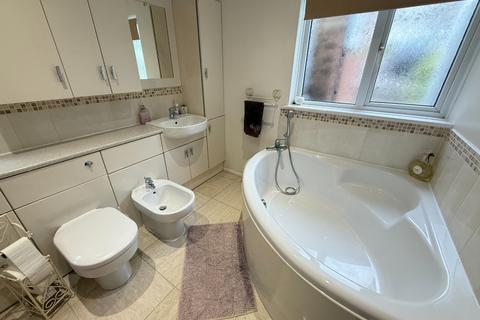 9 Chalton Heights, Chalton, Luton, LU4 9UF