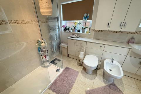 9 Chalton Heights, Chalton, Luton, LU4 9UF