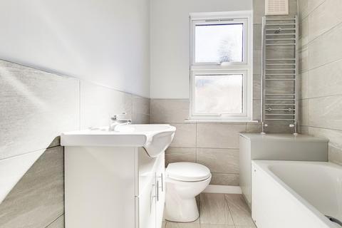 2 bedroom flat to rent, Brookbank Road, Lewisham, SE13