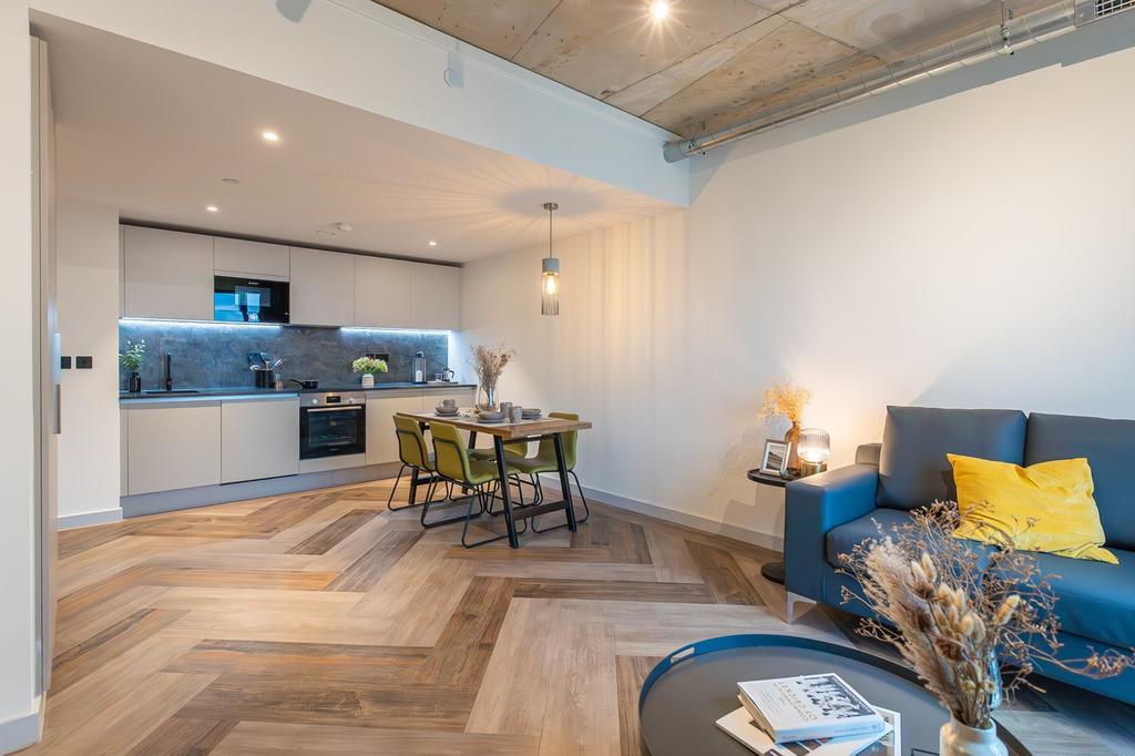 A spacious and beautifully designed modern livi...