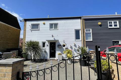 3 bedroom end of terrace house for sale, Townend Court, South Shields