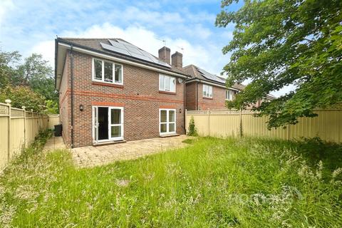 6 bedroom detached house for sale, Moorhen Court, Three Mile Cross, Reading