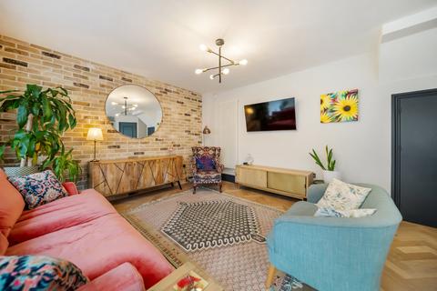 8 Bletchley Close, Horsforth, Leeds, LS18 4FD
