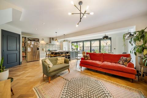 8 Bletchley Close, Horsforth, Leeds, LS18 4FD