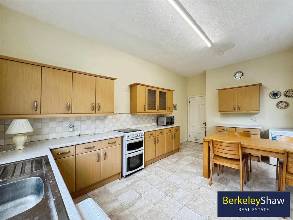 Kitchen diner (2)