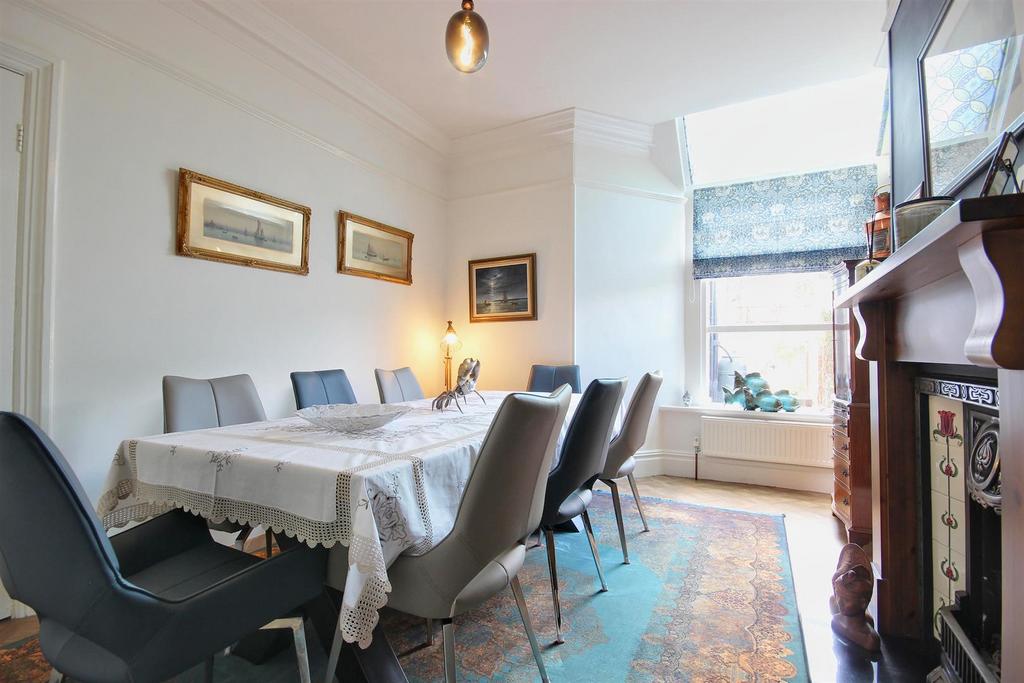 Dining / sitting room