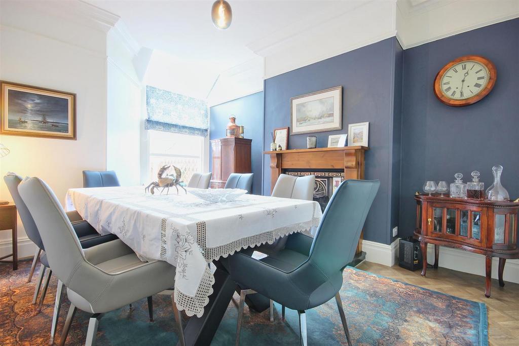 Dining / sitting room