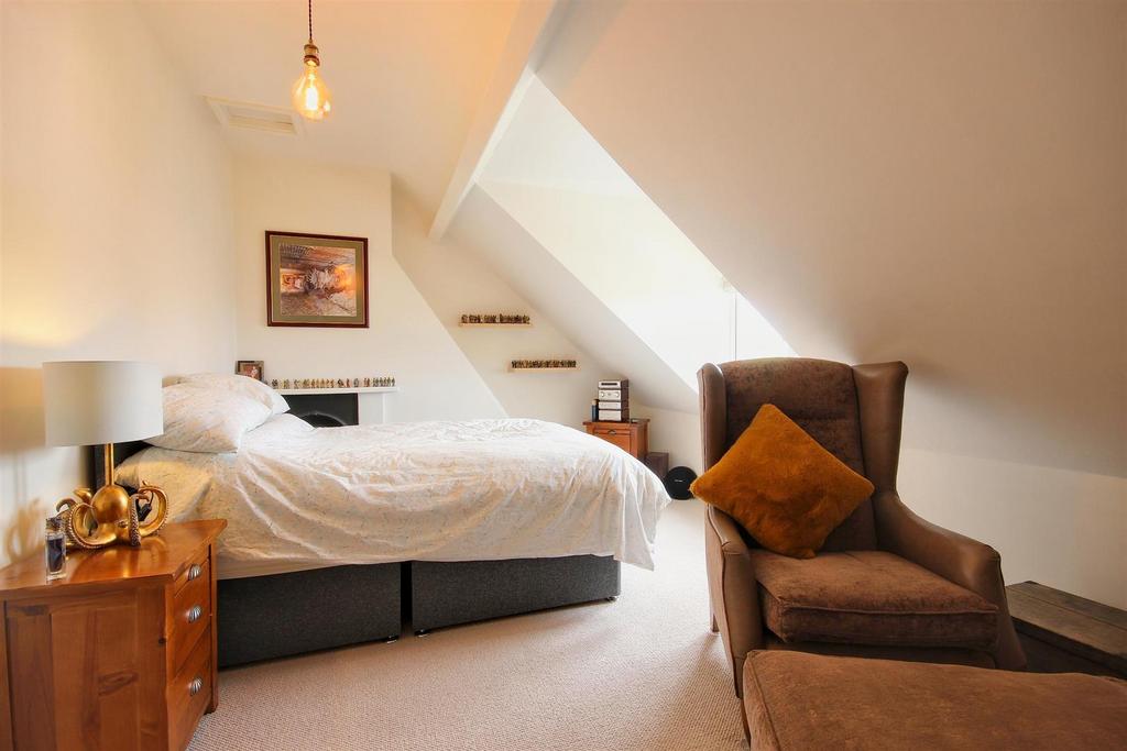 Bedroom 4 (front)