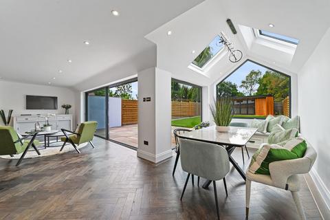 10 Baldocks Road, Theydon Bois, Epping, CM16 7EB