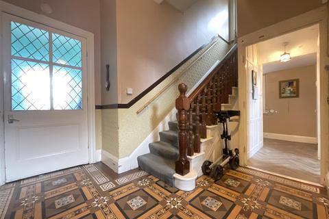 8 bedroom house for sale, Westbourne Park, Scarborough