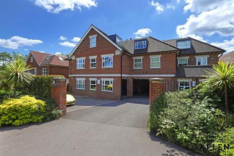 2 bedroom apartment to rent, Manor Road, Chigwell