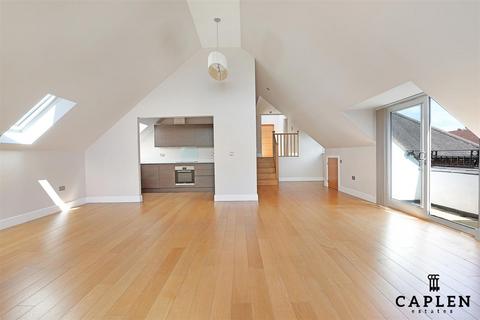 2 bedroom apartment to rent, Manor Road, Chigwell