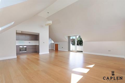 2 bedroom apartment to rent, Manor Road, Chigwell