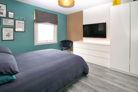 31 Cavenham Gardens, Hornchurch, RM11 2AU