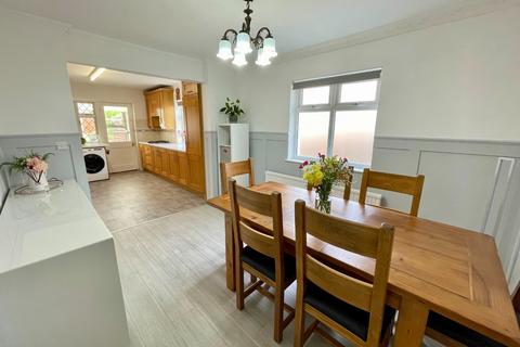 4 bedroom detached bungalow for sale, Warden Hill Road, Luton, Bedfordshire, LU2 7AE
