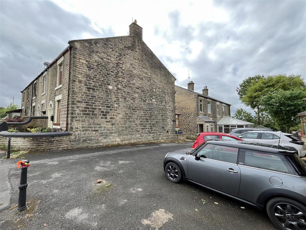 Shared Garden &amp; Parking