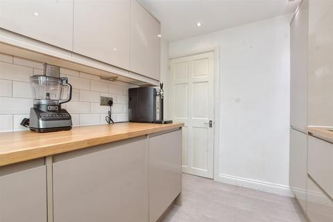 139 Chetwode Road, Tadworth, KT20 5PJ