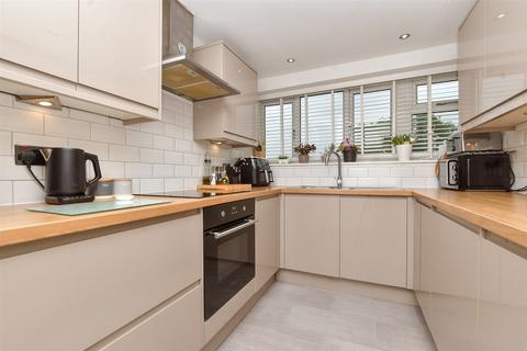 139 Chetwode Road, Tadworth, KT20 5PJ