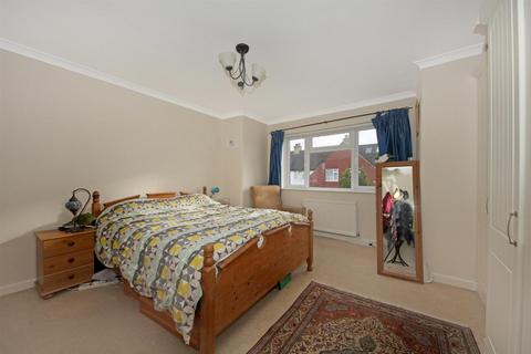5 Maple Grove, London, W5 4LA