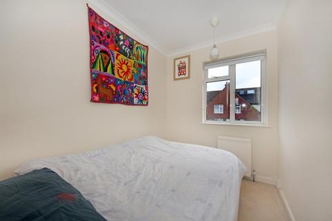 5 Maple Grove, London, W5 4LA