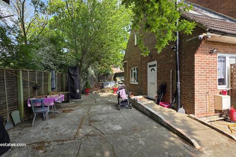 3 bedroom end of terrace house for sale, Farm Close, High Barnet, EN5