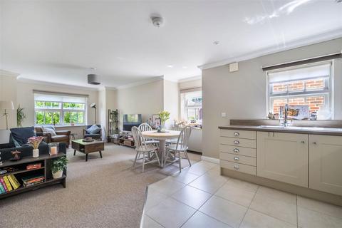 1 Crown Close, Pewsey, SN9 5FD