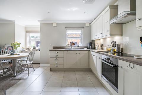 1 Crown Close, Pewsey, SN9 5FD