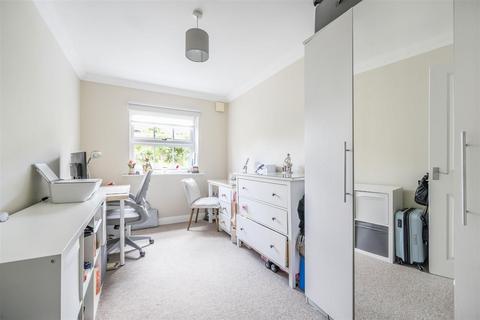 1 Crown Close, Pewsey, SN9 5FD