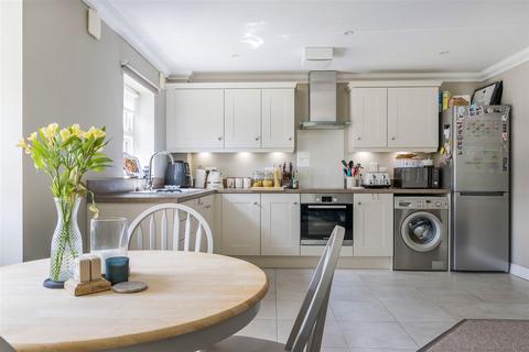 1 Crown Close, Pewsey, SN9 5FD