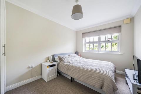 1 Crown Close, Pewsey, SN9 5FD